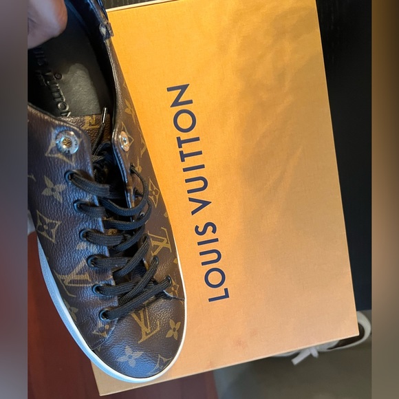 Men’s Louis Vuitton sneaker - Picture 4 of 9